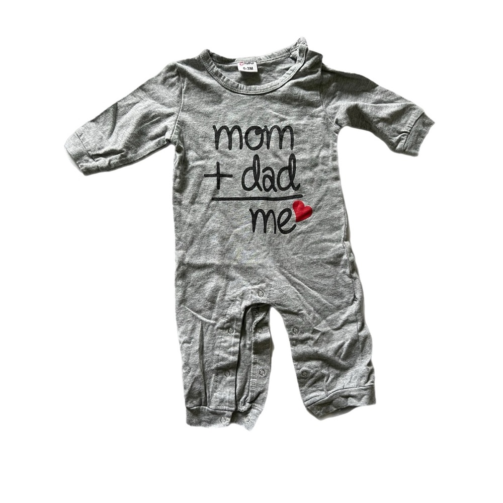 PATPAT “Mom + Dad = Me” Onesie Bodysuit Grey, Size 0-3 Months